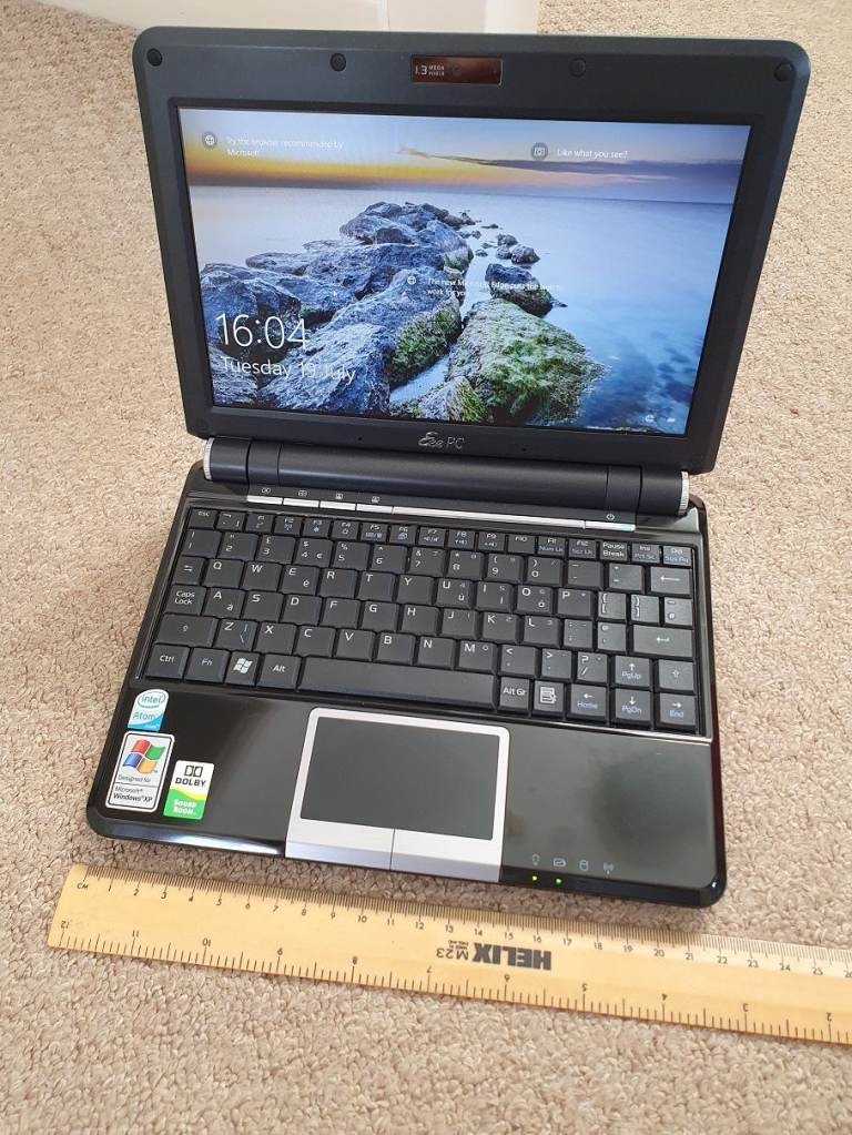 Asus Eee PC 901 tiny laptop running Linux Mint (was Windows XP and 10) in stunning condition