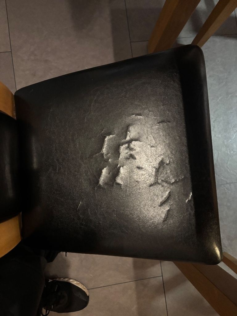 Solid oak dining table and 4 chairs 