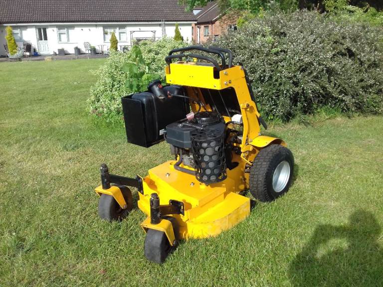 WRIGHT STANDER 32" CUT STAND ON / RIDE ON ZERO TURN MOWER WITH KAWASAKI ENGINE
