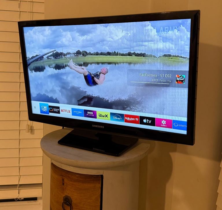 image for Samsung  smart Tv 24”