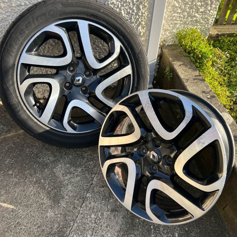 RENAULT CAPTUR Mk1 17in, SILVER/BLACK 4 STUD , 5 Double Spoke , 205/55/17