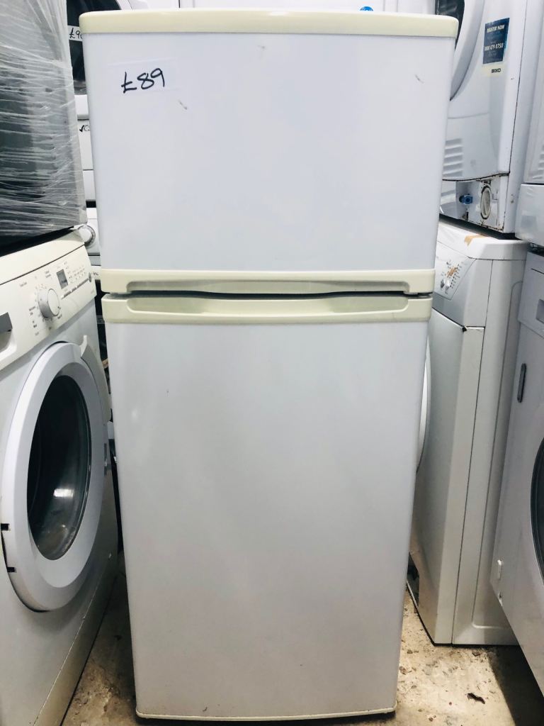 🚚 small size frost free fridge freezer can deliver £89