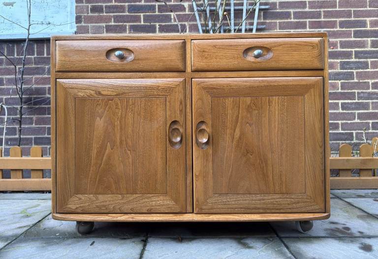 Pretty "ERCOL" Windsor Solid Oak Cabinet / Sideboard with Drawers – Great Condition, RRP £3,060