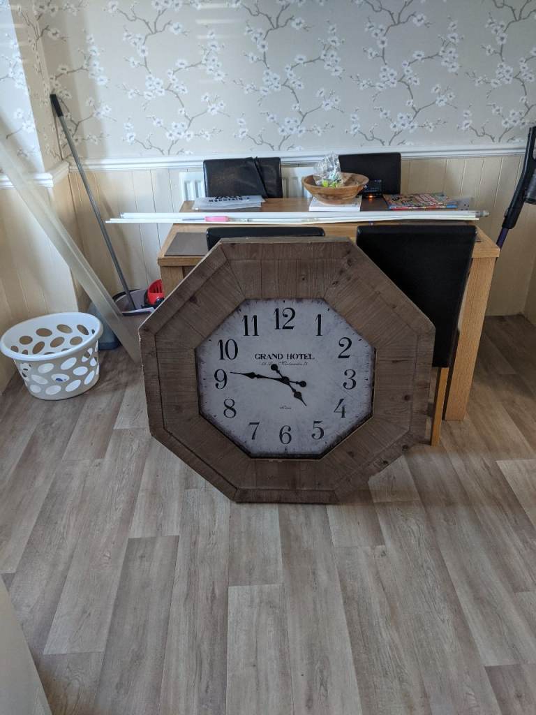 beautiful BIG clock ⏰