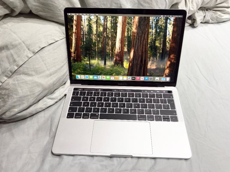 image for CAN HAND DELIVER,CYCLE COUNT 140 , MACBOOK PRO 2019 13” LAPTOP I5,8GB RAM,256 GB,SILVER FULL WORKING