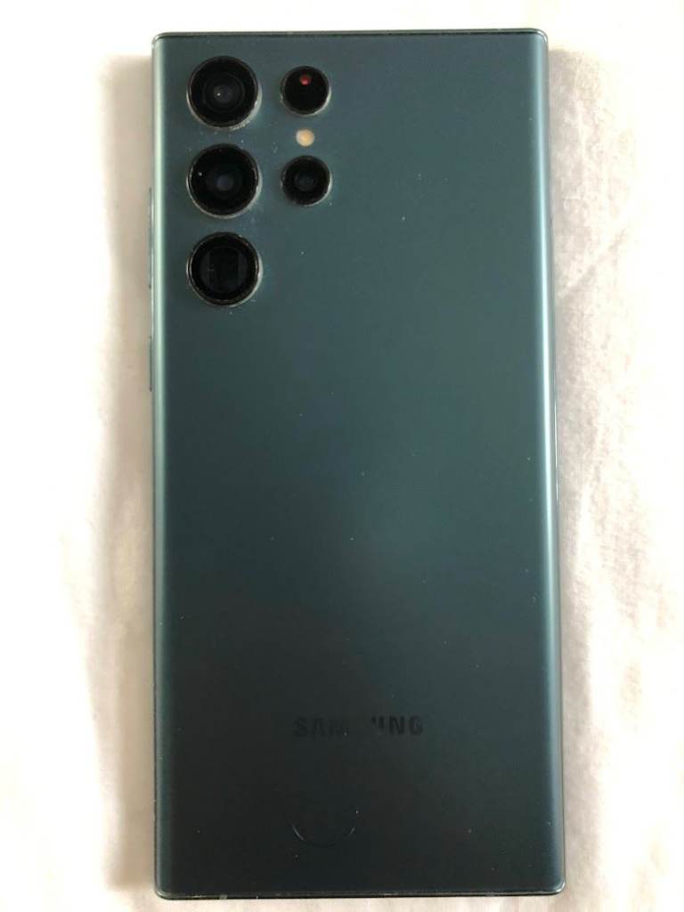 Samsung Galaxy S22 ULTRA in Very Good Condition (UNLOCKED)