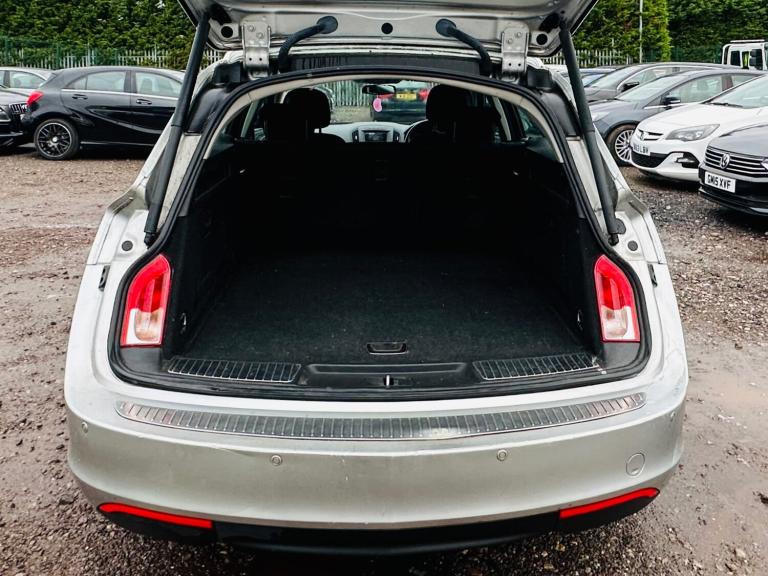 2015 Vauxhall Insignia 2.0 CDTi ecoFLEX Design 5dr ULEZ COMPLIANT ESTATE Diesel Manual