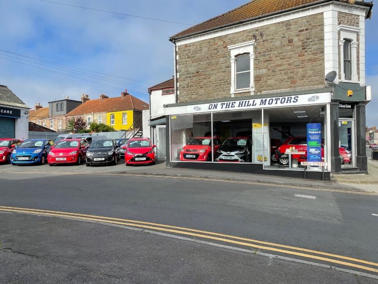 CAR SHOWROOM/FORECOURT ON BUSY HIGH STREET
