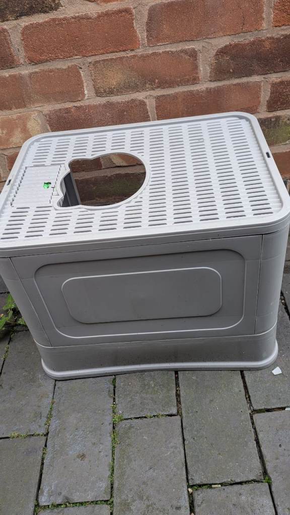 Large hooded cat litter tray