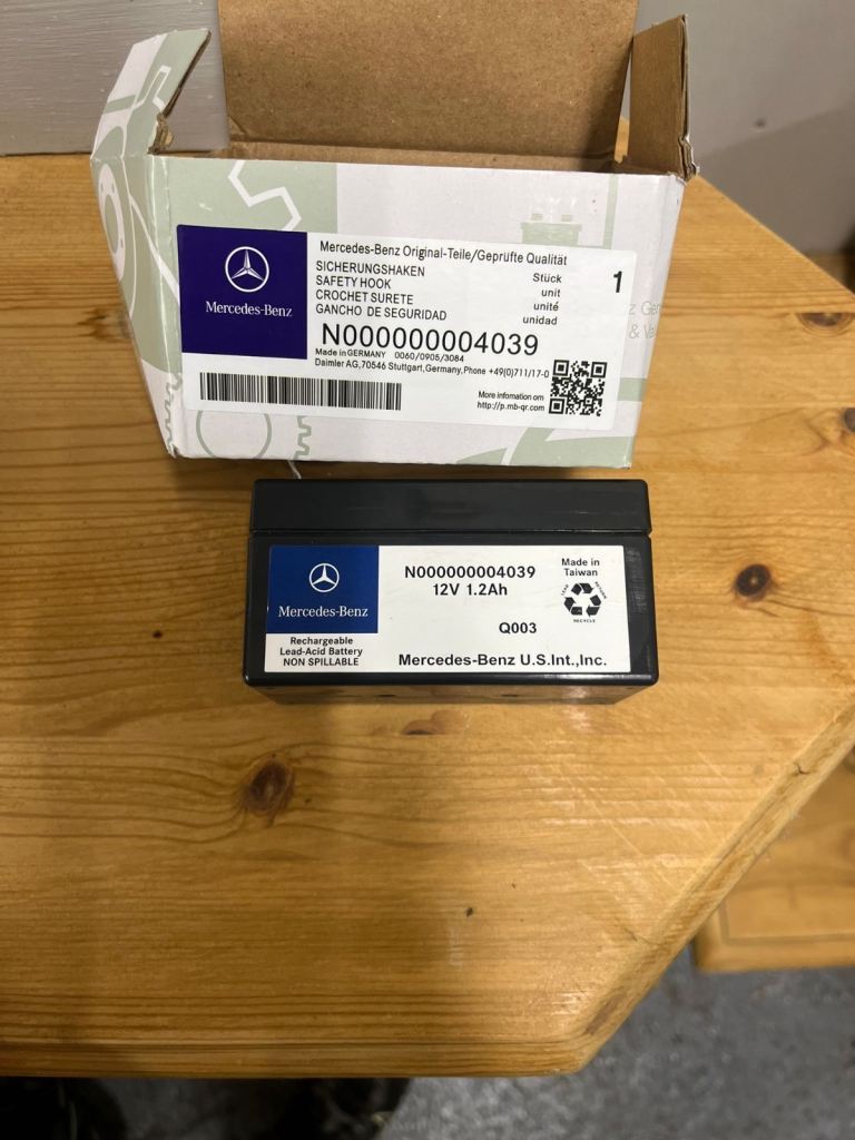 BRAND NEW Mercedes Auxiliary Battery– Fits Mercedes C180 2015