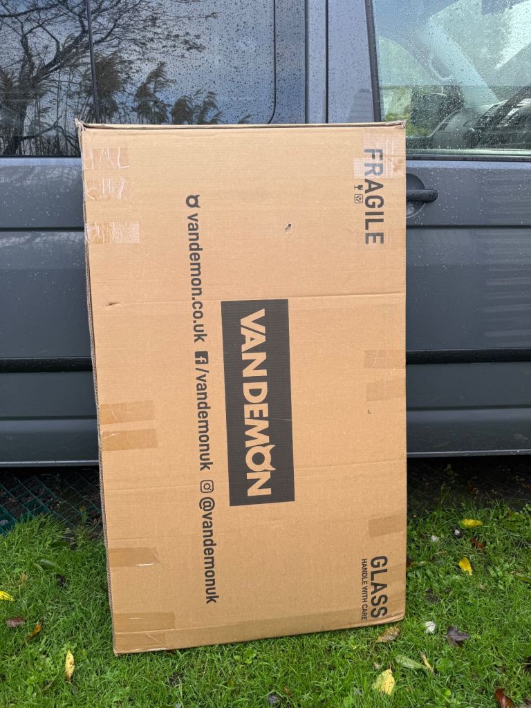 Vauxhall Vivaro side window 