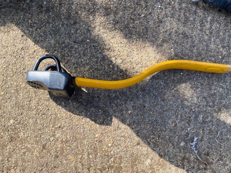 Steering wheel stop lock 