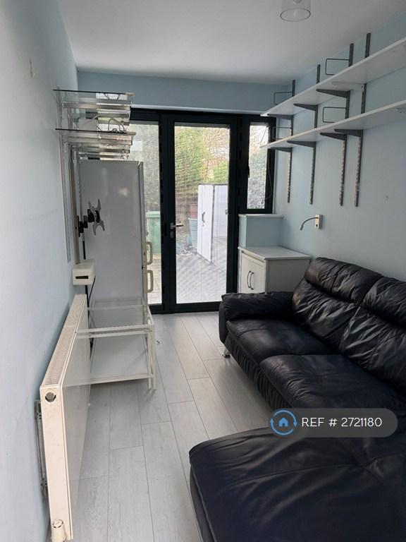 1 bedroom flat in Harford Drive, Watford, WD17 (1 bed) (#2721180)