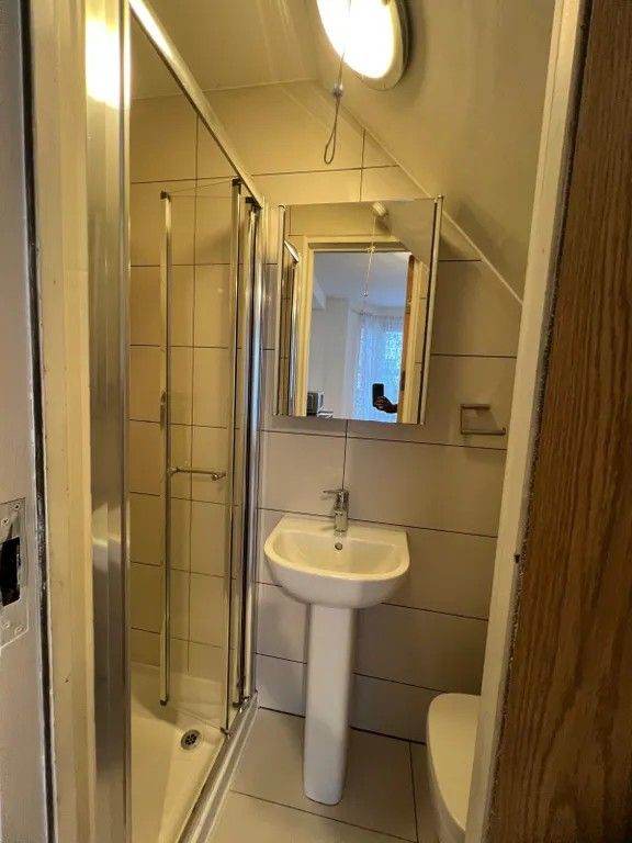 Modern Ground Floor 1-Bedroom Flat | Gordon Road, Hounslow TW3