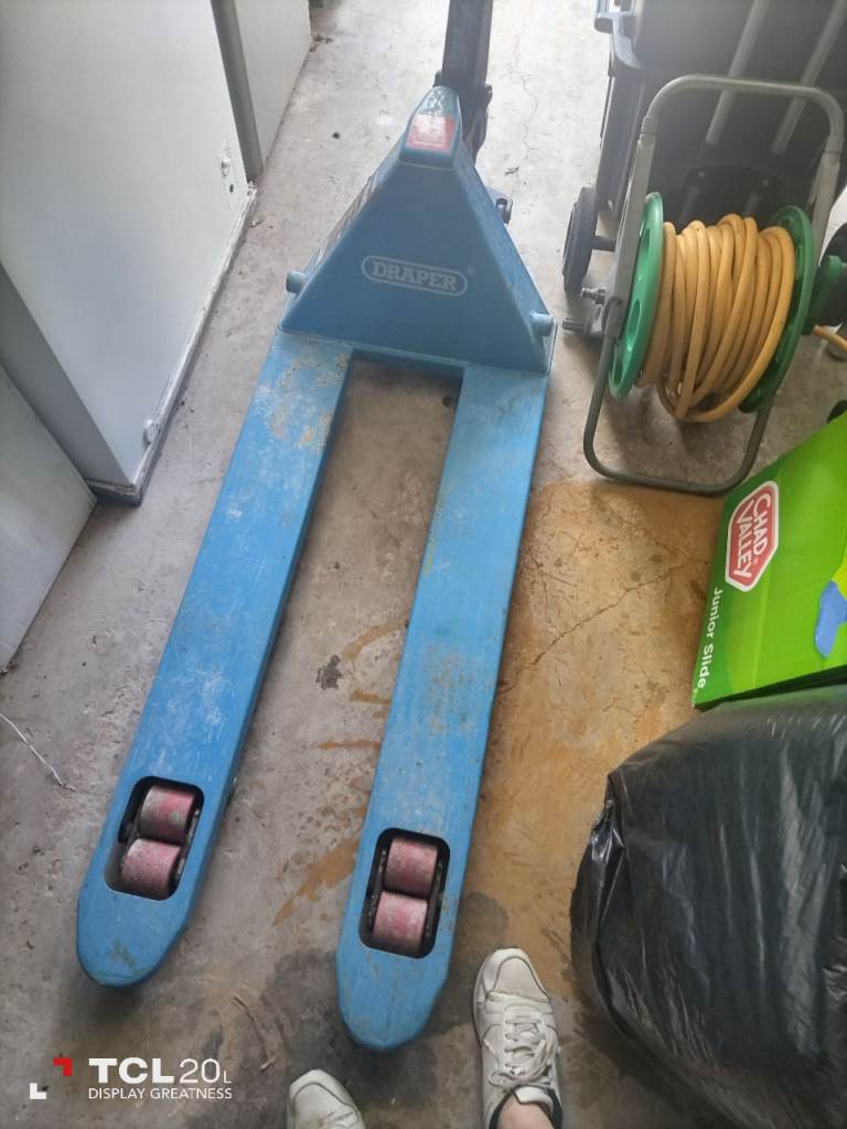 Pallet truck
