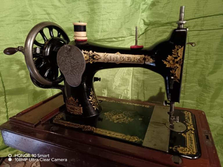 Singer Sewing Machine 