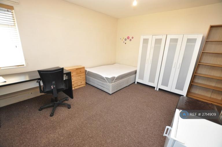 5 bedroom house in Finchley Lane, London, NW4 (5 bed) (#2714909)