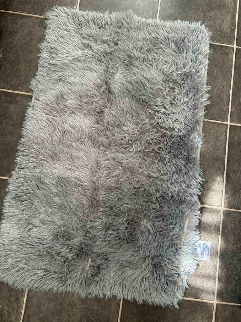 Grey Shaggy Rug - small brand new 