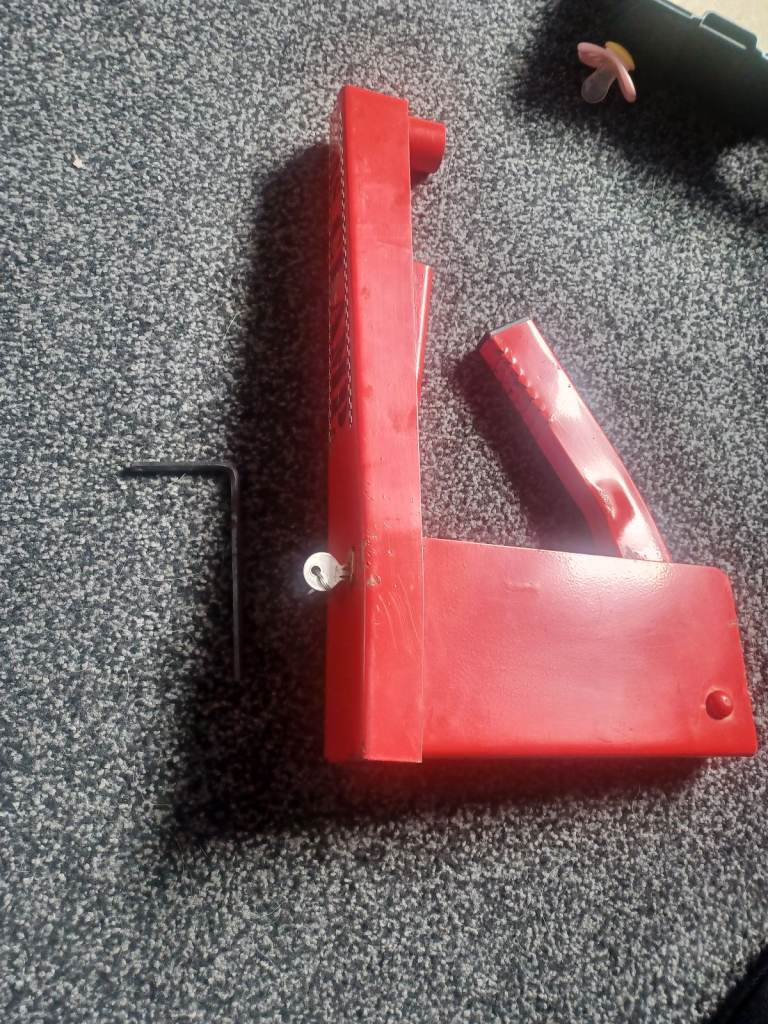 SAS wheel clamp for trailers caravans