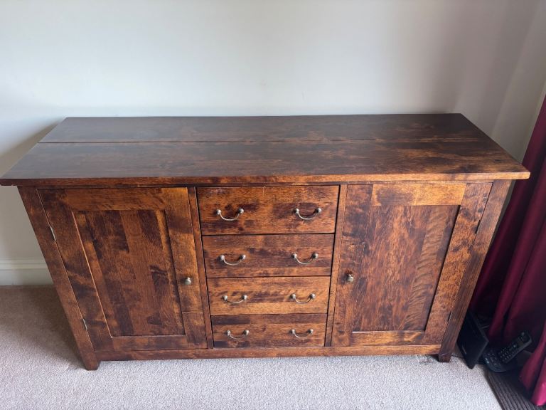 Brown chest of drawers 