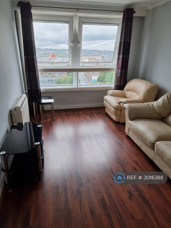 1 bedroom flat in Marlborough Towers, Leeds, LS1 (1 bed) (#3016388)