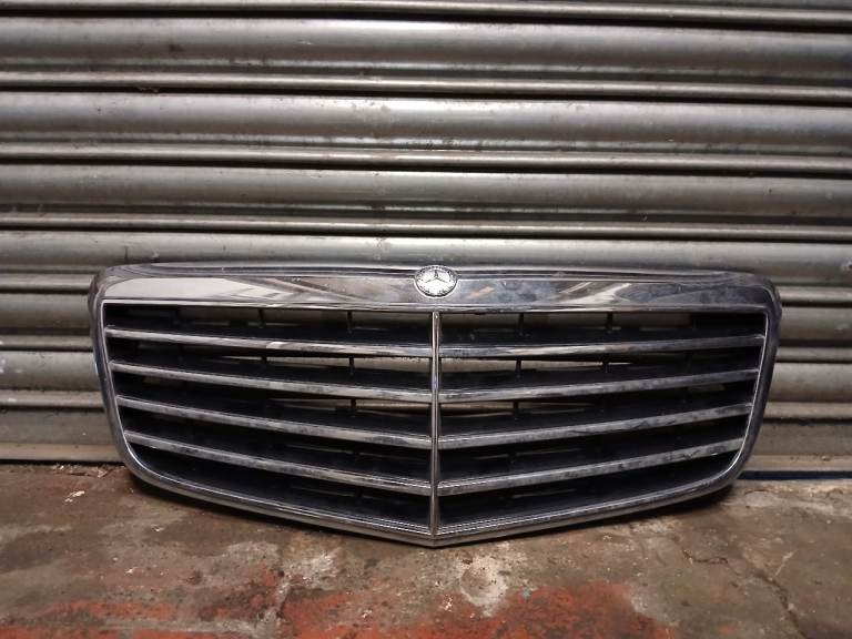 Mercedes E Class W211 Front Grille Radiator Grill SP5532 With Badge OEM