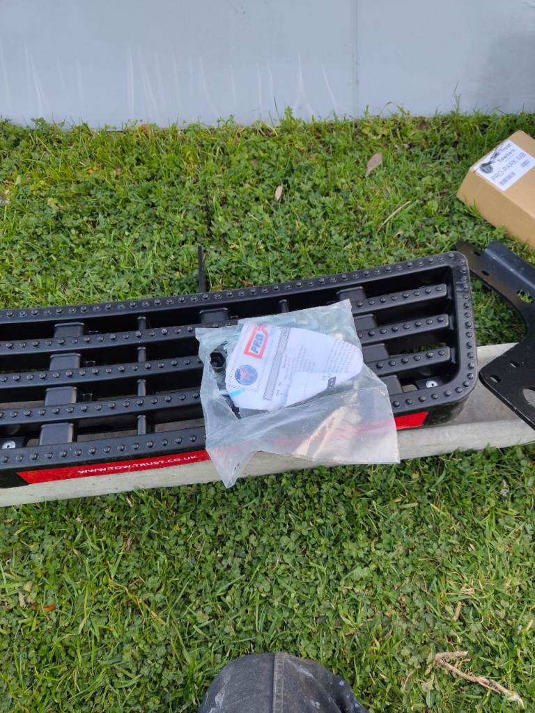Tow-trust pro step for van 