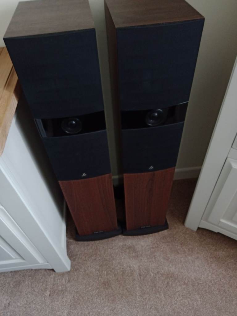 Hi-Fi floor standing speakers (REDUCED)