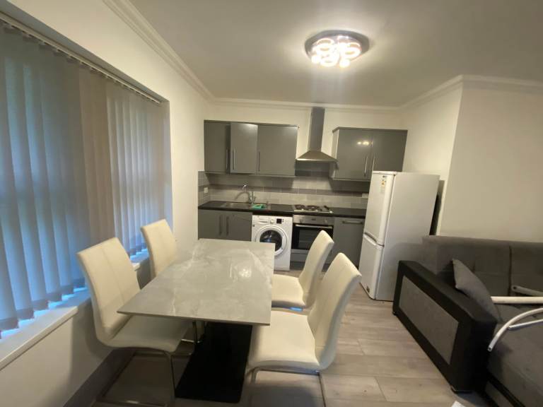 1 BEDROOM FLAT IN BD9 WITH ITS OWN SEPERATE ENTRANCE