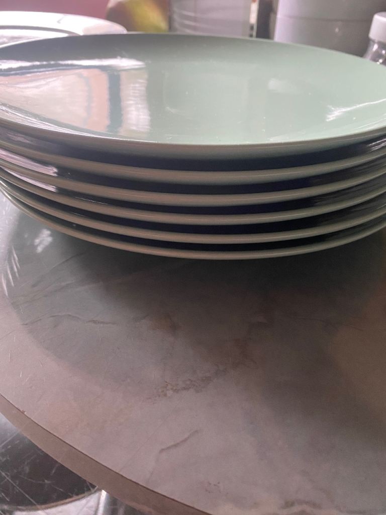 Set of 6 Light Green Ceramic Dinner Plates – Good Condition