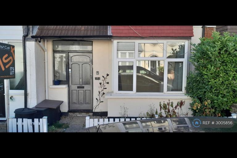 1 bedroom flat in Westminster Drive, Westcliff-On-Sea, SS0 (1 bed) (#3005856)