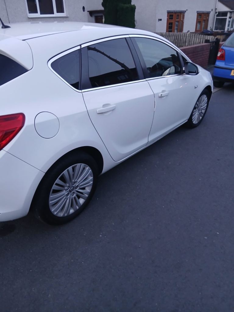 Vauxhall Astra (2015) 1.6 Diesel – White, Low Mileage