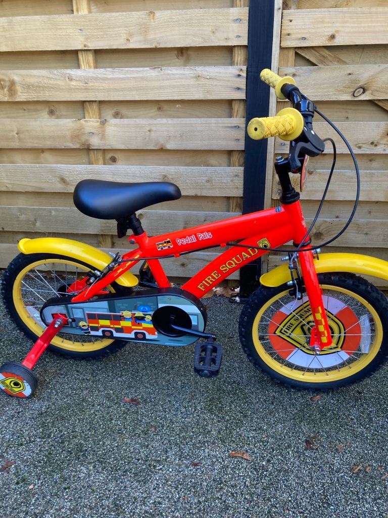 Child’s bike with stabilisers 