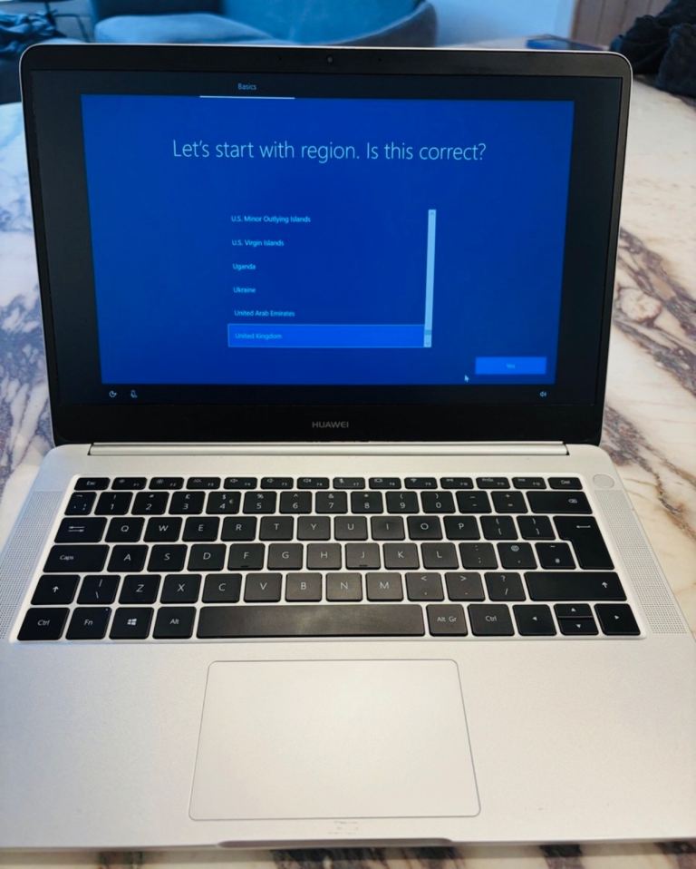 Huawei Laptop Ryzen 5 8GB RAM 256GB SSD