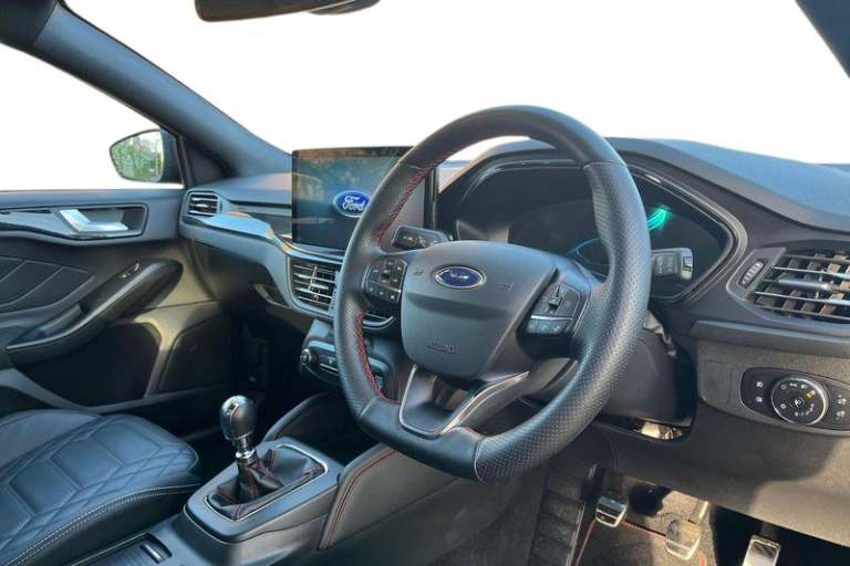 2024 Ford Focus ST-LINE X | Heated Seats/Wheel | B+O Audio | Sync 4 Touchscreen Navigation  Hatch...