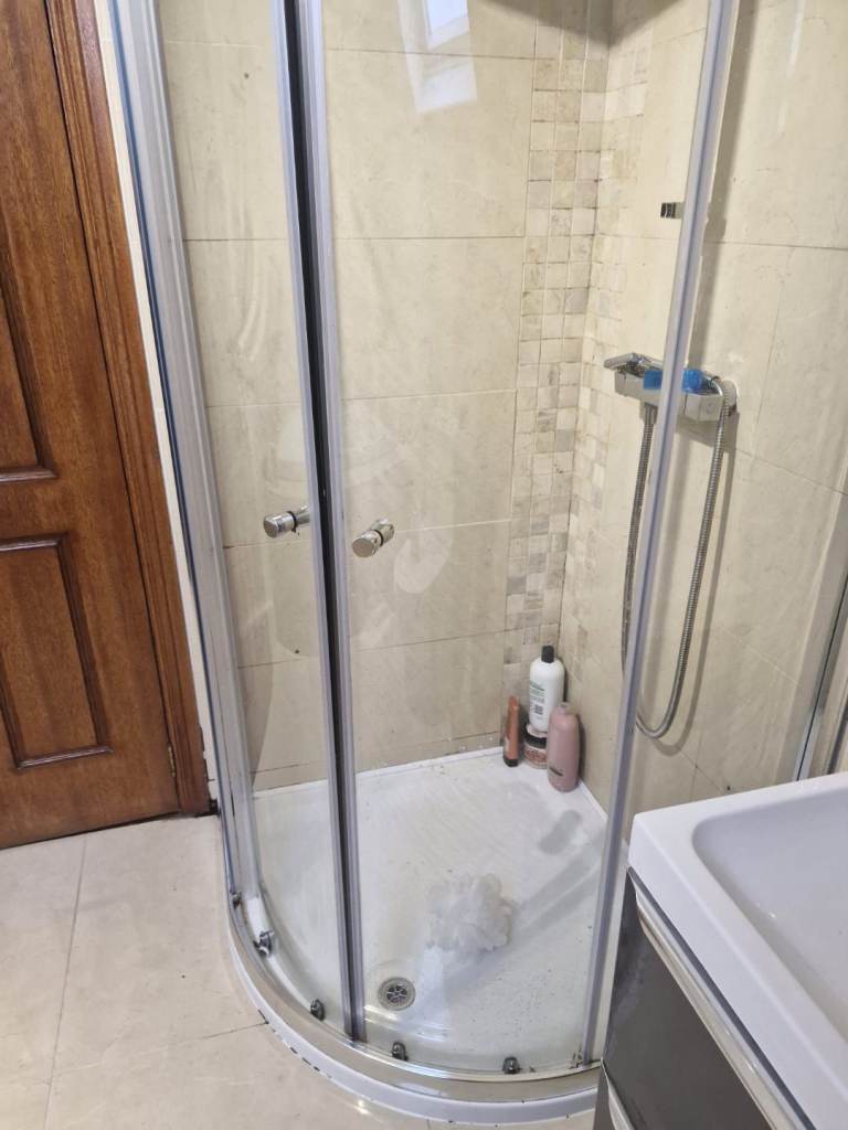 White  Bathroom suite 