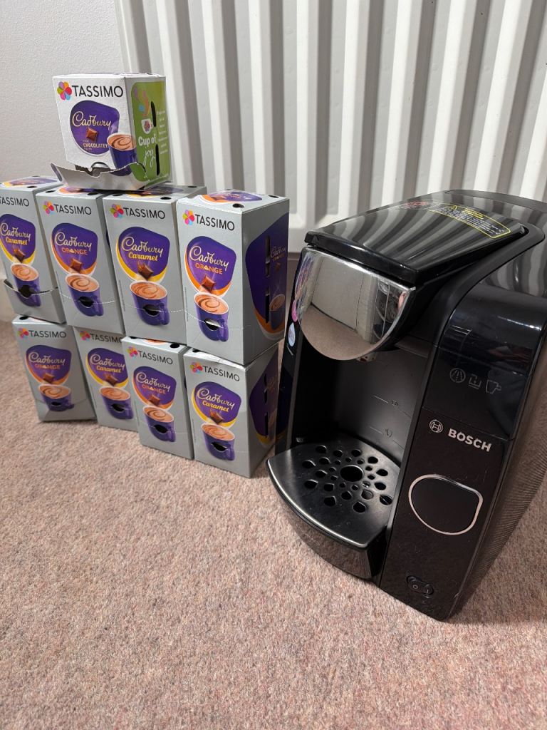 Bosch tassimo joy coffee/hot drinks machine with free hot chocolate bundle