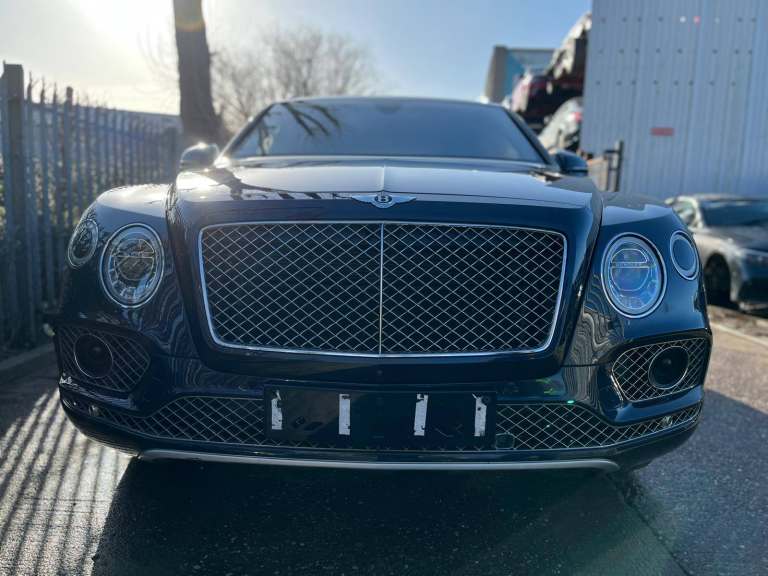 BREAKING BENTLEY BENTAYGA W12 AUTOMATIC 8 SPEED 6.0 PETROL 2018