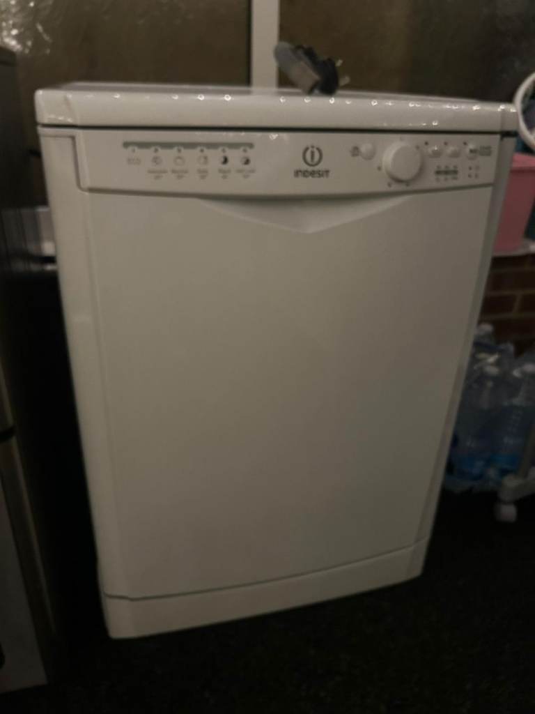 Dishwasher Indesit very good condition works perfect 