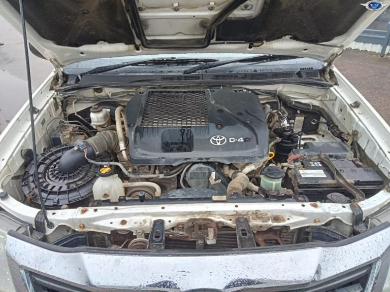 TOYOTA HILUX 2.5 D-4D Active White Manual Diesel 2016