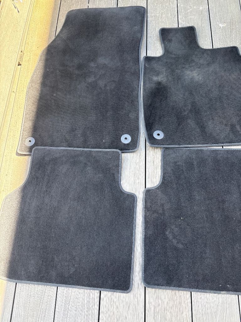 Car mats for id4