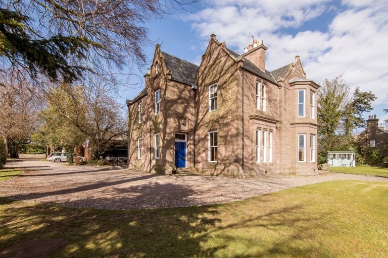 3 Bed Ground Floor Flat on Park Road in Brechin.  