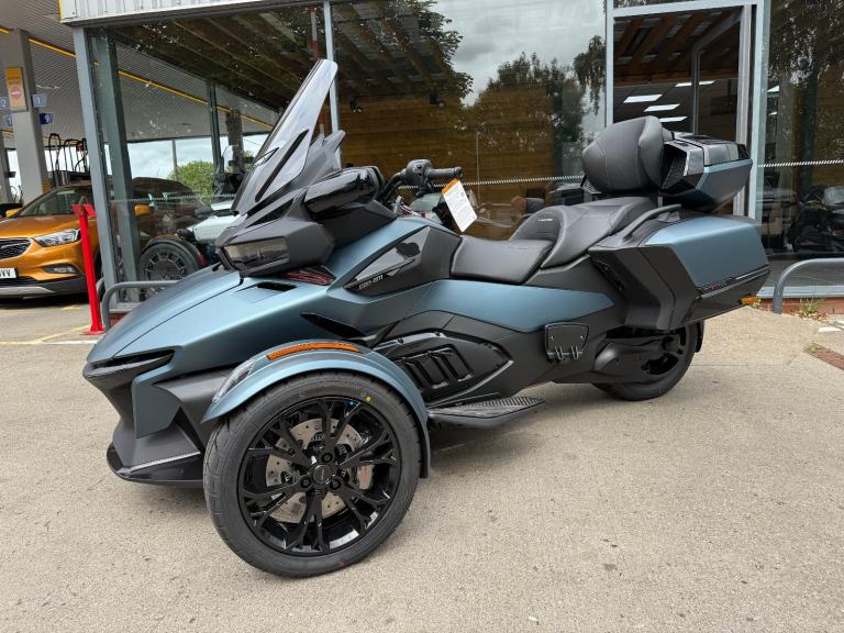 2025 75 plate Can-Am Spyder RT Limited 6 speed semi automatic trike in blue
