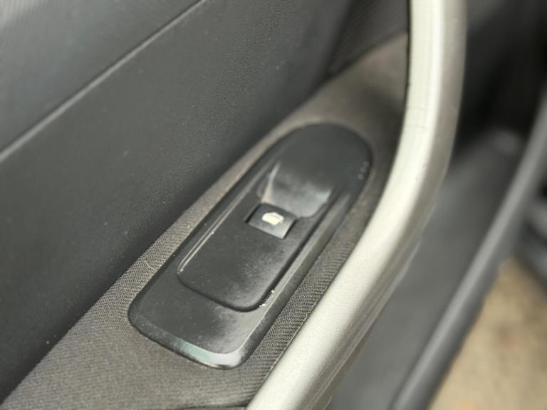 2012 Peugeot 308 1.6 HDI 92 SR 5dr ESTATE DIESEL Manual