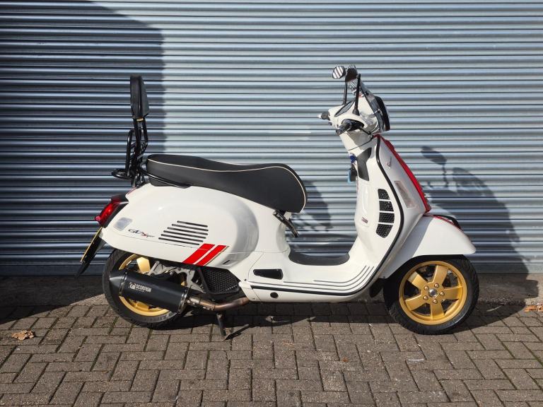 Piaggio Vespa GTS 125 Racing Sixties