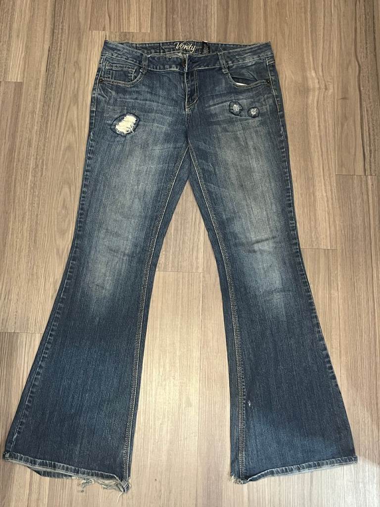 Vanity Premium Collection flare/bootcut jeans in a size 30W 35L TALL