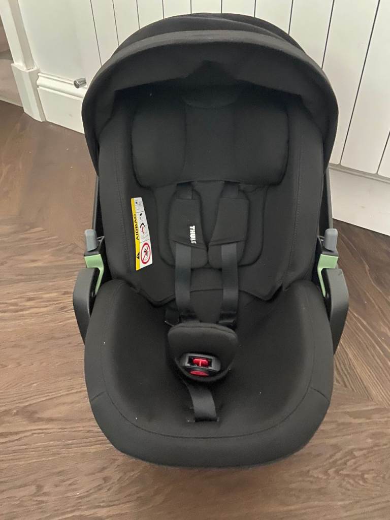 Thule Infant Maple Car Seat Black (with Rain Cover)