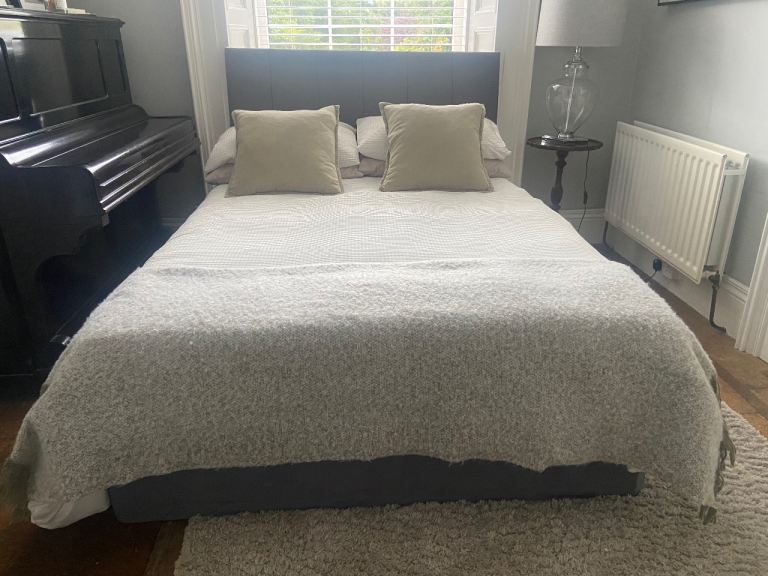 Double divan bed 