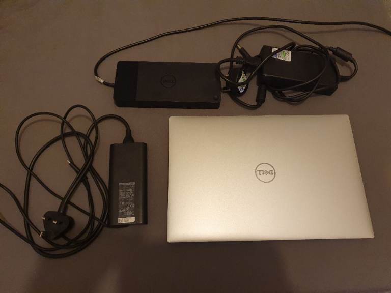 Dell XPS 15 9520 15.6" (1TB SSD, Intel Core i7-12700H, 2.30GHz, 4K Touch, 32GBRAM + Docking Station