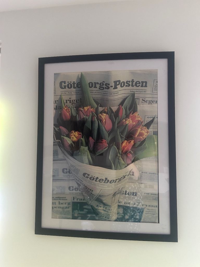 Large retro 80s statement daffodil bouquet newspaper print photo 